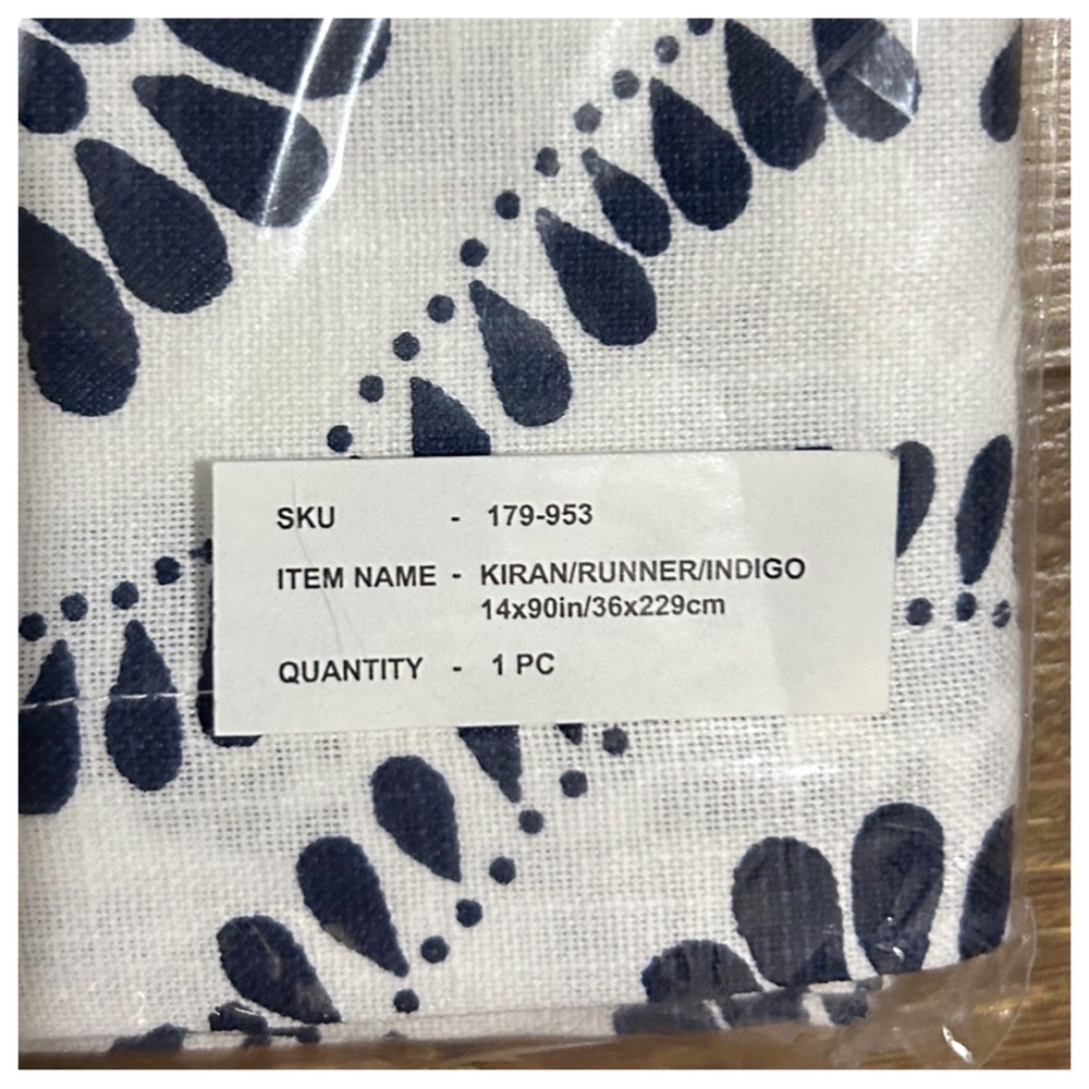 NWT Crate & Barrel Koran Table Runner - Picture 7 of 7